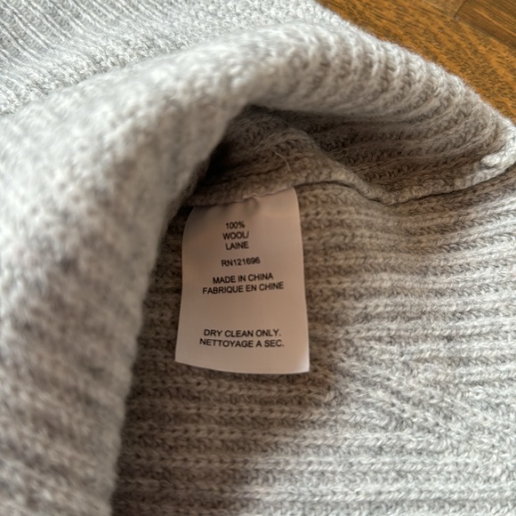 Demylee Harrison Grey 100% Wool Sweater Size Small - Picture 3 of 3